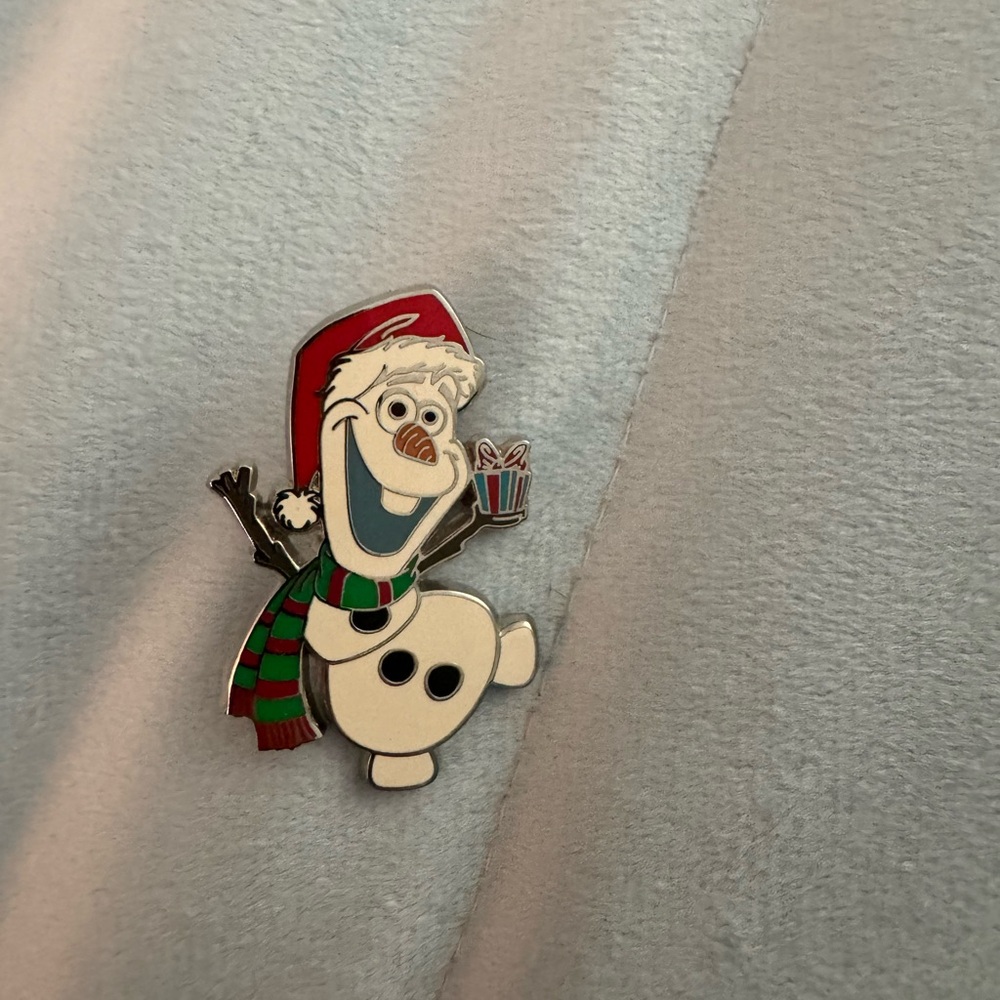 Disney Parks Festive Olaf Holiday Enamel Pin